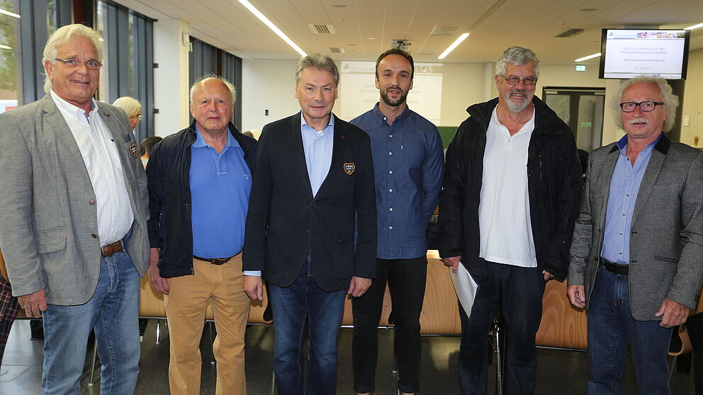 Foto: Stellvertretend für Wirtschaft, Stadt und Universität Paderborn, von links: Bruno Weber, Herbert Pfau, Dietrich Honervogt, Mario Seidl, Peter Steudel, Roman Wodniok.