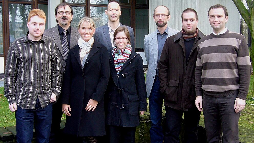 Foto (v. li.): Haben das Projekt gestartet Dennis Hannwacker (Resolto), Prof. Dr. Gregor Engels (s-lab – Universität Paderborn, Koordinator), Tanja Krüger (Resolto), Prof. Dr. Benno Stein (Bauhaus-Universität Weimar), Anna Falkenhain (Resolto), Dr. T