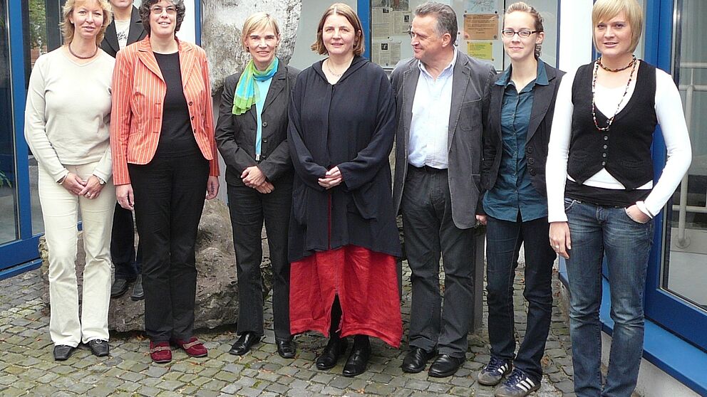 Foto (Martin Decking): Engagiert in der Europa-Zusammenarbeit (v. l.): Bianka Gehler, Tamina Urbaniak, Dr. Annegret Hilligus, Beth Adams-Ray, Prof. Dr. Maria Anna Kreienbaum, Dr. Florian Söll, Barbara Atorf, Judith Knappstein