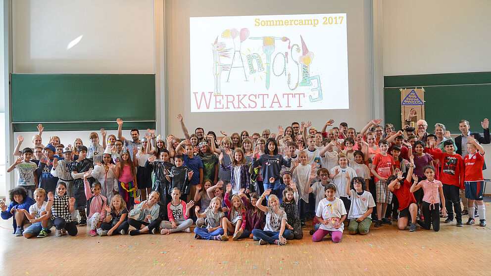 Foto (PLAZ): Glücklich über die gelungene Abschlussshow, aber nicht wunschlos, denn schon jetzt wissen einige von ihnen: Nächstes Mal wollen sie wieder dabei sein.