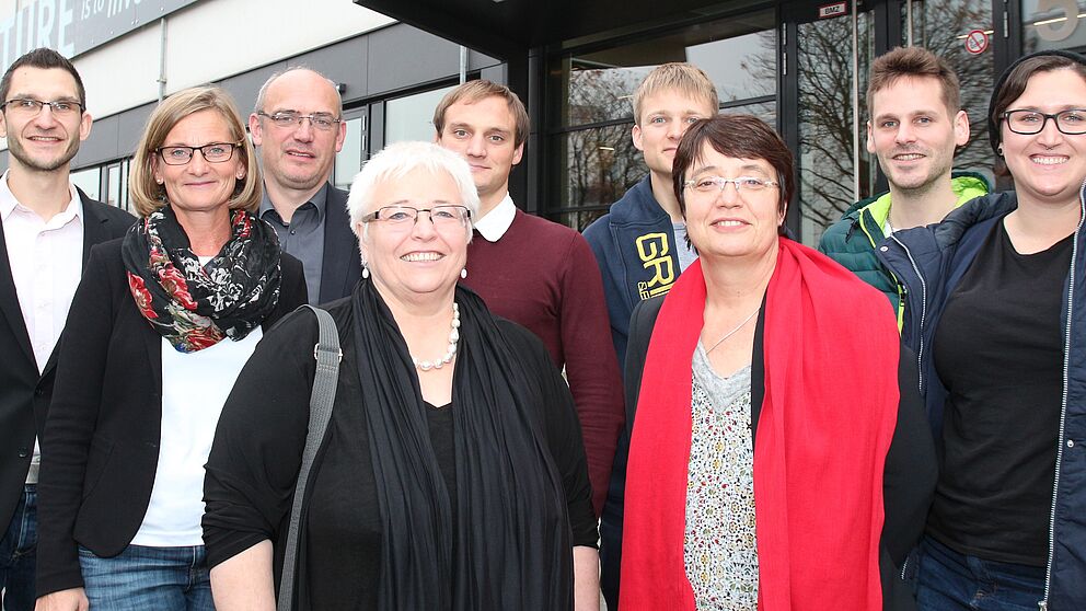 Foto (Universität Paderborn, Vanessa Dreibrodt): Diskutierten über das NRW-Fortschrittskolleg „Leicht – Effizient – Mobil“ (v. l.): Dr. Christian Lauter, Dr. Silvia Dohmeier-Fischer, Prof. Dr. Mirko Schaper, Sigrid Beer (MdL Bündnis 90/Die Grü