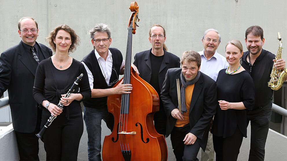 Bild v. l. (Universität Paderborn, Adelheid Rutenburges): Hans Hermann Jansen, Britta Jones, Prof. Dr. Thomas Krettenauer, Eckhard Wiemann, Barny Bürger, Marton Keönch, Marianne Wiemann und Uli Lettermann