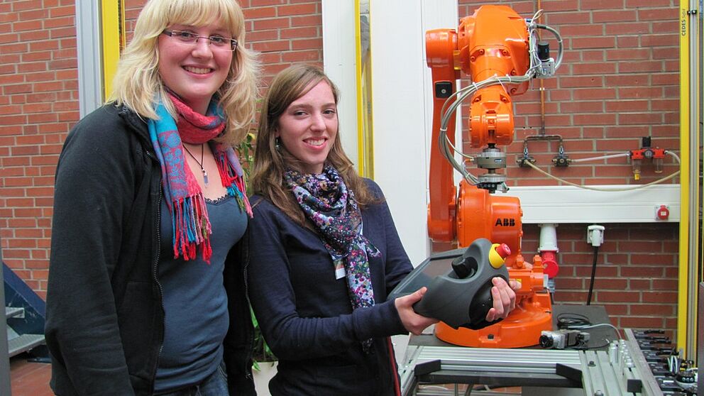 Foto (Simone Rudolph): Vom 29. März bis 9. April heißt es an der Universität Paderborn wieder: Mädchen machen MINT.