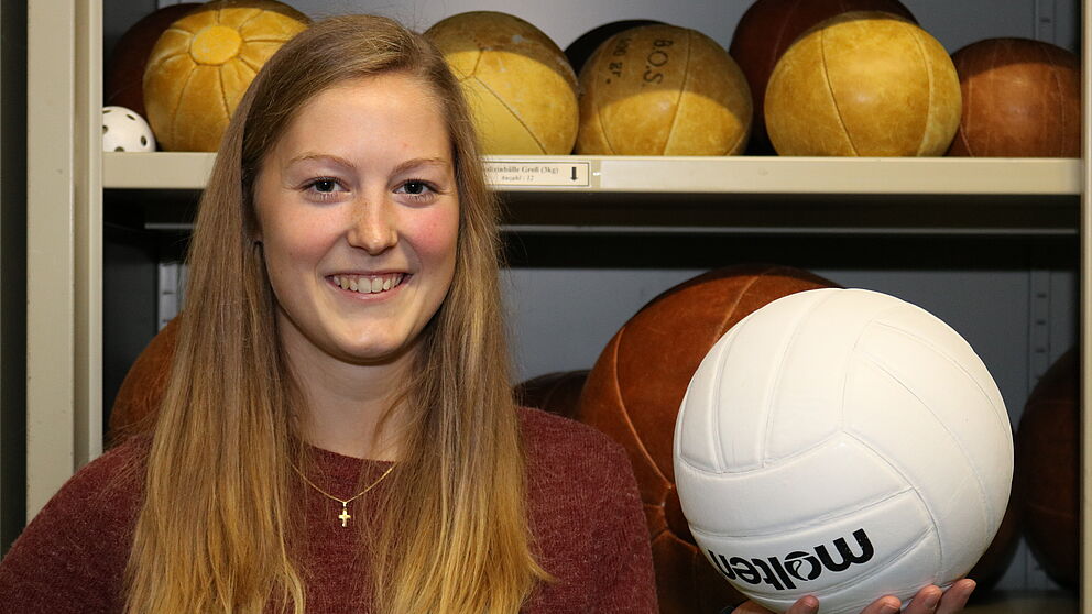 Foto (Universität Paderborn, Alexandra Dickhoff): Ein halbes Jahr mit dem Emeriti-Preis: Theresa Günther im Interview.