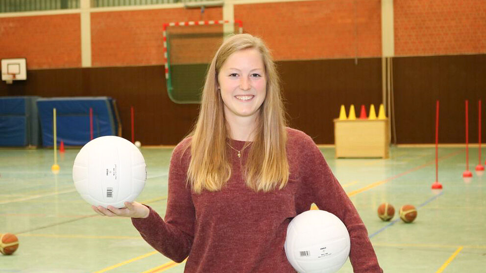 Foto (Universität Paderborn, Alexandra Dickhoff): Sportstudentin Theresa Günther erhält den Emeriti-Preis 2017.