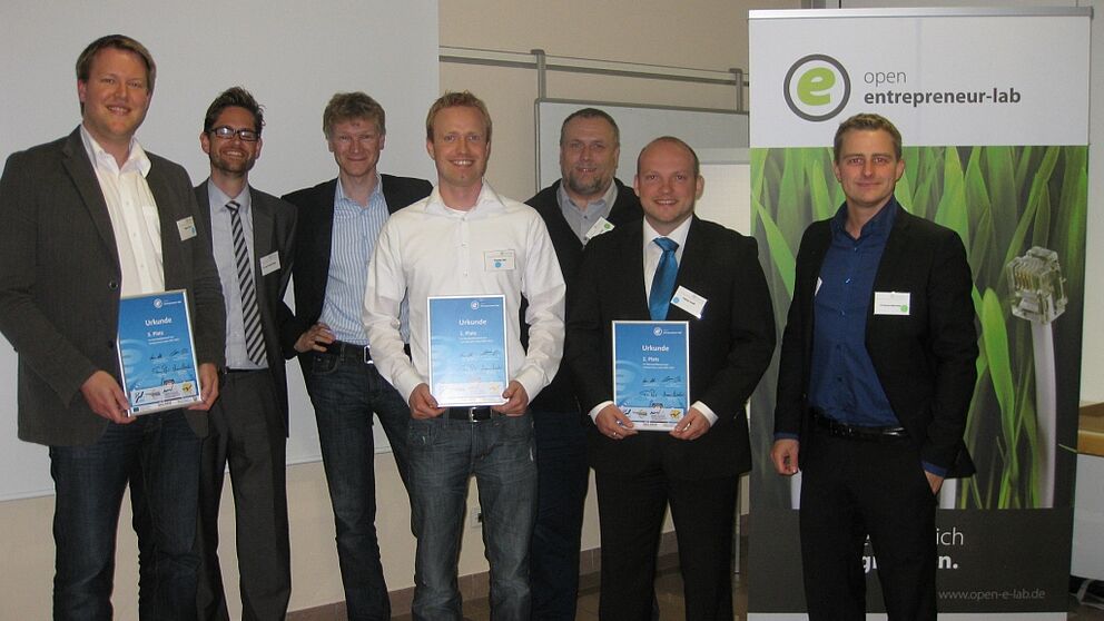 Foto (v. li.): Fabian Christ, Dr.-Ing. Thomas Müller (Jury), Marcus Miesler (Jury), Thomas John, Uwe Lück (Jury), Dr.-Ing. Kalmann Graffi, Christoph Meironke