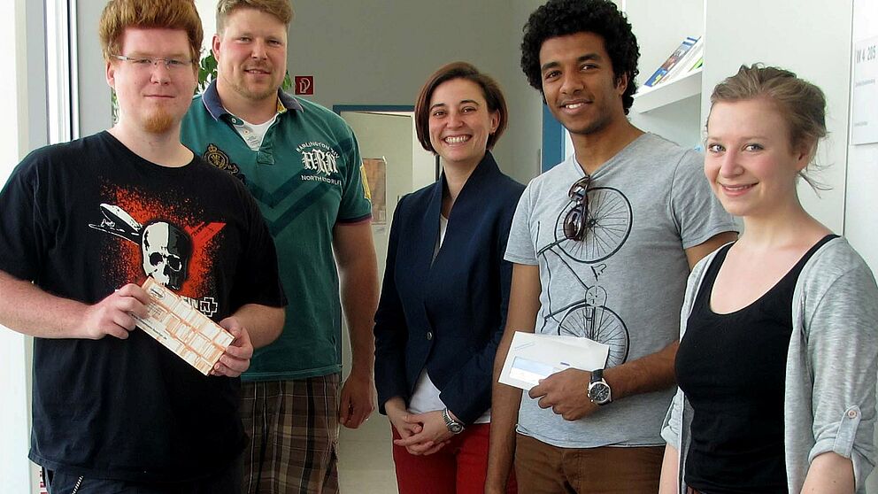 v.l. Steffen Kreuz, Christian Powell, Studienberaterin Dr. Yvonne Salman, Mohamed Salah und Emilia Widener