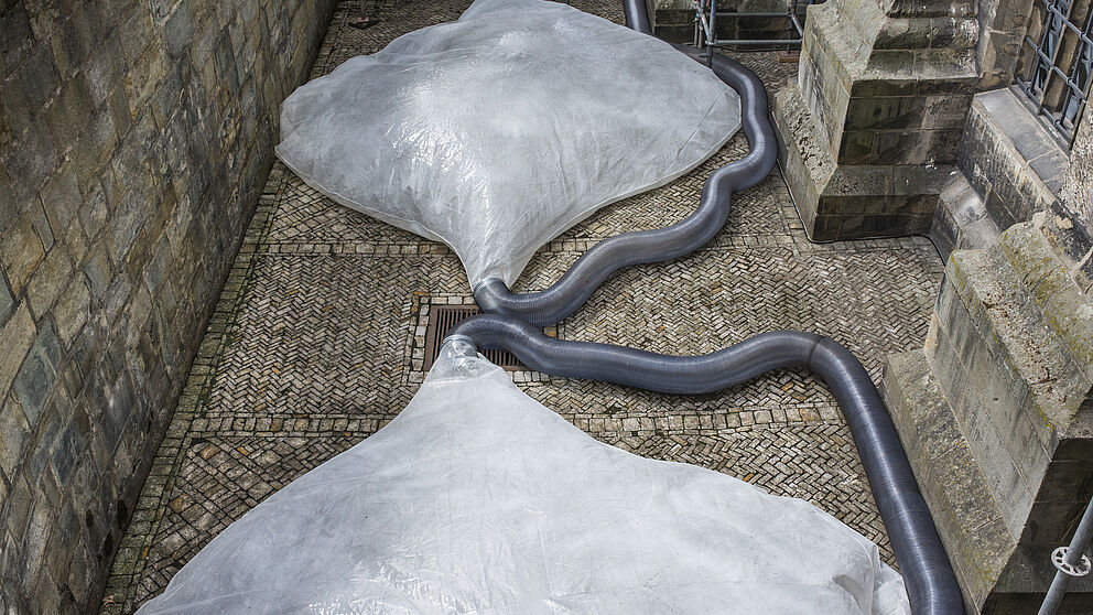 Foto (© Roman Mensing, © Kalle Noltenhans): Einatmen : ausatmen