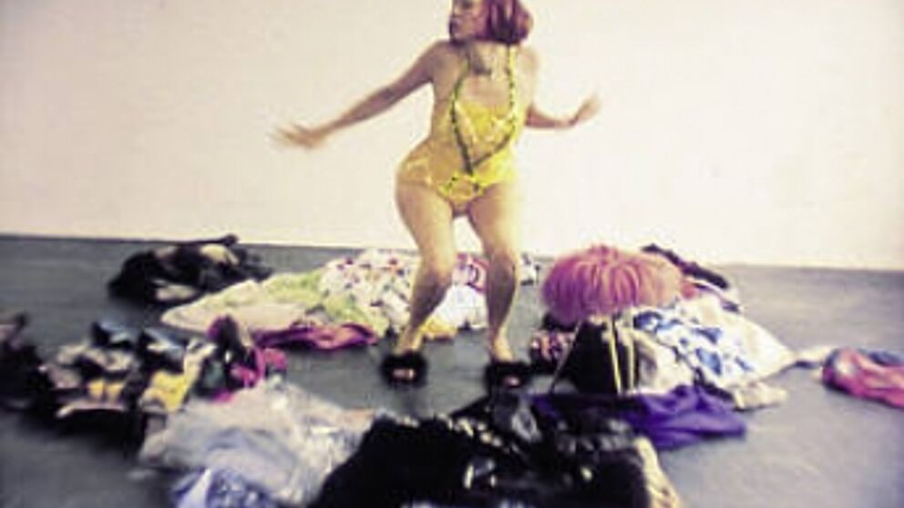 Filmstill aus Anja Czioska, «One Pussy Show», D 1998, Farbe, Lichtton, 16mm, 6 min.