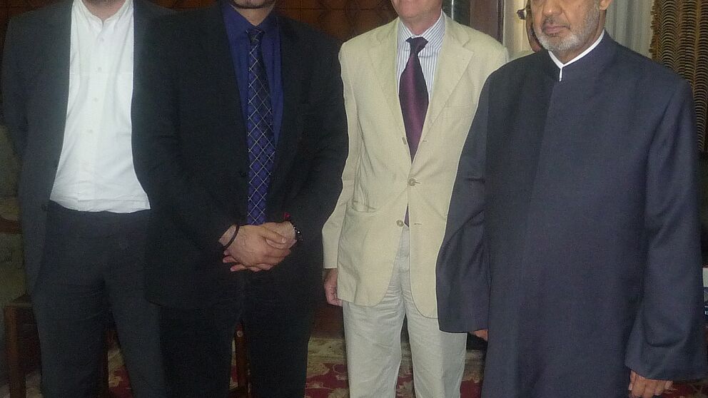 Foto (v. li.): Prof. Dr. Klaus von Stosch, Prof. Dr. Mouhanad Khorchide (Uni Münster) und Prof. Dr. Stefan Leder (Orient-Institut Beirut) nach ihrem Gespräch mit dem Großscheich der al Azhar.