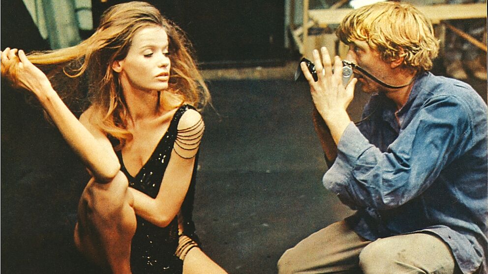 Foto (neuevisionen.de): Der bekannte Modefotograf Thomas im Kultfilm "Blow up".