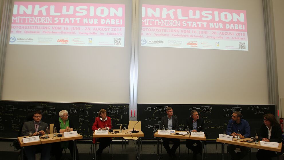 Foto (Inforce GmbH): Podiumsdiskussion „Inklusion zwischen Wunsch und Wirklichkeit“, Expertenrunde fordert für Umsetzung der Inklusion die Verabschiedung des Bundesteilhabegesetzes, von links:  Constantin Grosch, Sigrid Beer, Elisabeth Feldhues, Andr
