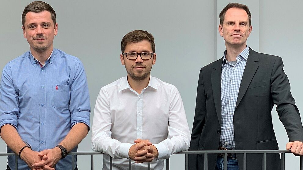 Foto (Universität Paderborn): Die Leitung des Forschungsprojekts „Enhanced Concept Maps“ (von links): Christopher Pietsch, Christopher Günther und Prof. Dr. jur. Stefan Müller.