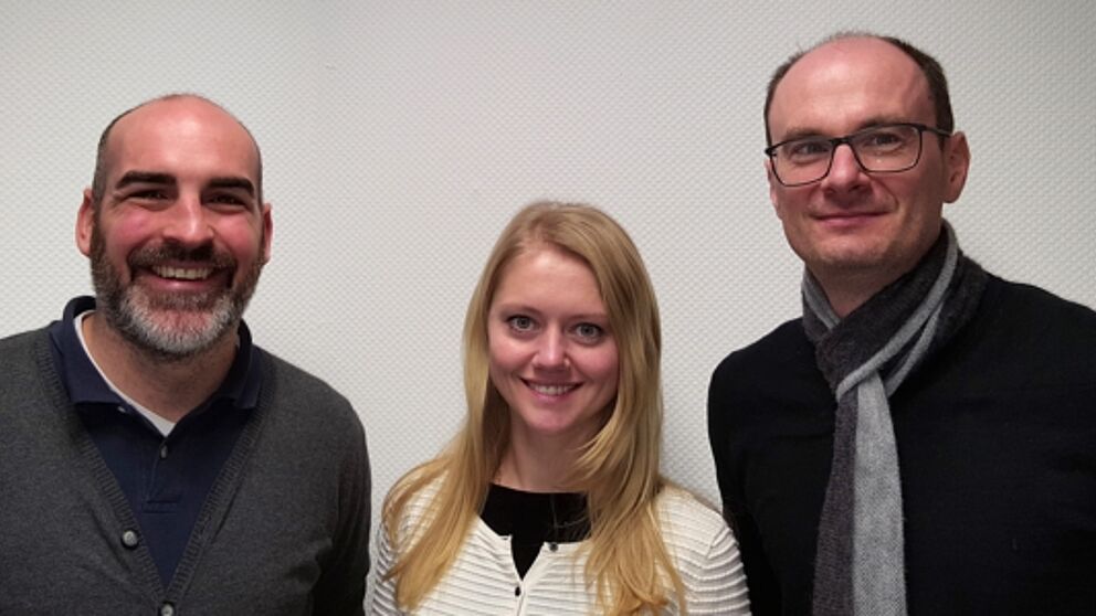 Foto (Universität Paderborn): Das KoProNa-Team für OWL: Simon Gröger, Johanna Miles und Prof. Dr. Dietmar Heisler.