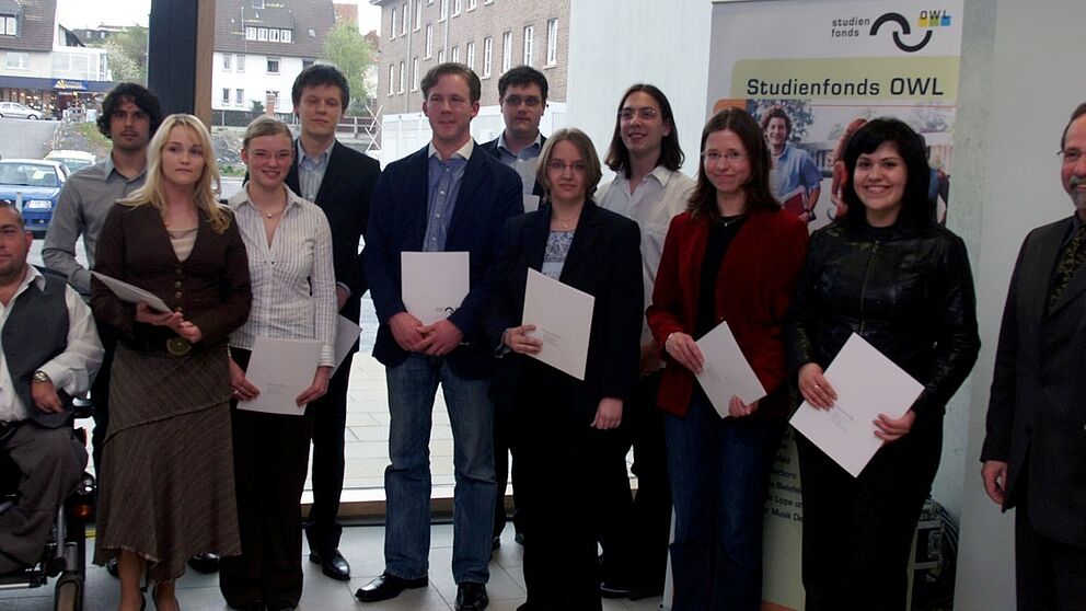 Foto (v. li.): Lars Hemme, Fabian Bause, Sina Weber, Miriam Fischer, Dirk Schumacher, Holger Hagedorn, Christian Wiebeler, Sarah Hoffmeier, Martin Rohrmüller, Caroline Reffelt, Anastasia Yashumova, Prof. Tilmann Fischer (Stellv. Vorsitzender Studienfonds