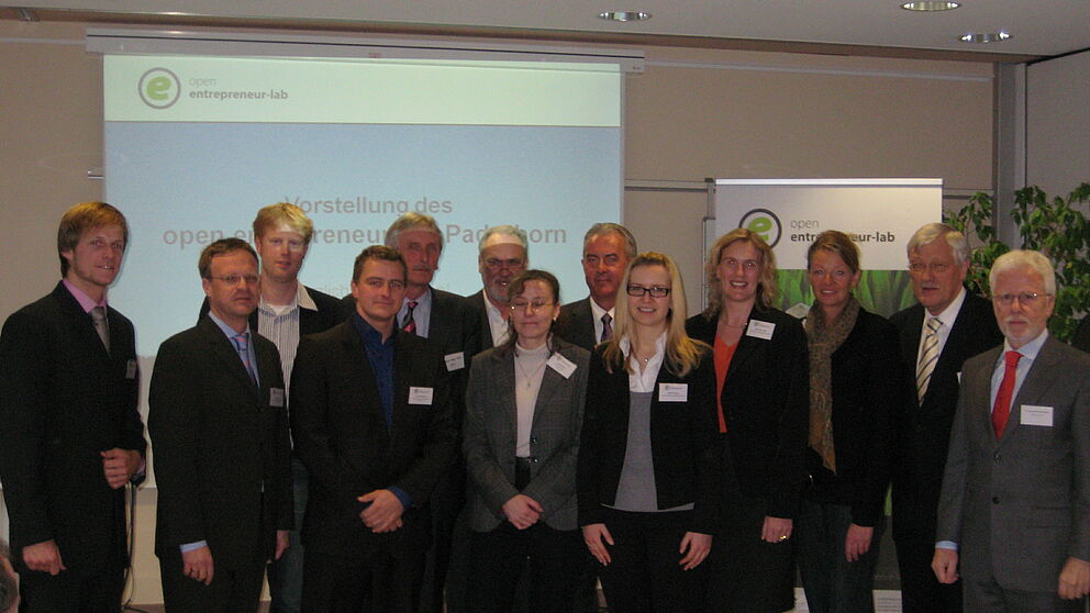 Foto (v. l.): Leonard Kaup (Projektkoordinator, TechnologieParkPaderborn GmbH - TPG), Jürgen Geisler (TPG), Steffen Terberl (UniConsult - UPB), Christoph Meironke (Projektmitarbeiter, Wirtschaftsförderung Paderborn - WFG), Reinert Meyer-Stolte (Fachhoch