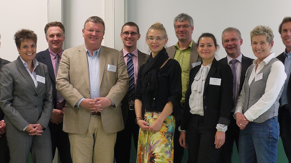 Foto (Universität Paderborn, Heike Probst) (v. l.): Engagiert für die Gesundheit der Mitarbeitenden: Stefan Jonas (Jonas Gesundheitsmanagement), Dr. Ursula Marschall (Barmer-GEK), Christian Ahlers (Deutsche Rentenversicherung Westfalen), Klaus Balgenort