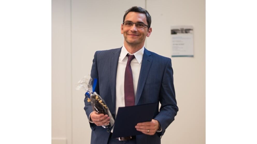 Foto (MaFAT): Prof. Dr. Michael Ebert, neuberufener Professor für „Betriebswirtschaftslehre, insbesondere Controlling“, an der Universität Paderborn, bekam auf der Jahresveranstaltung vom Mannheimer Forum Accounting & Taxation im September den „Yo
