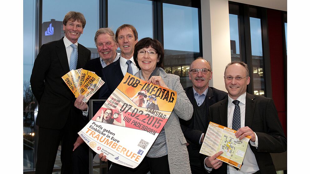 Foto (Universität Paderborn, Vanessa Dreibrodt): Freuen sich auf einen gut besuchten Job-Infotag  (v. l.): Uni-Präsident Prof. Dr. Nikolaus Risch, Fritz-Wilhelm Pahl, Präsident des Rotary-Clubs Paderborn-Kaiserpfalz, Rüdiger Matisz, Vorsitzender der G