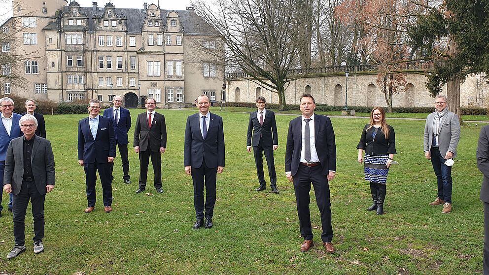 Foto (GILDE GmbH, Detmold): Zur offiziellen Gründung des Vereins und zur ersten Sitzung des Steuerungskreises trafen sich am 10. März die Vertreterinnen und Vertreter der beteiligten Institutionen in Detmold.
