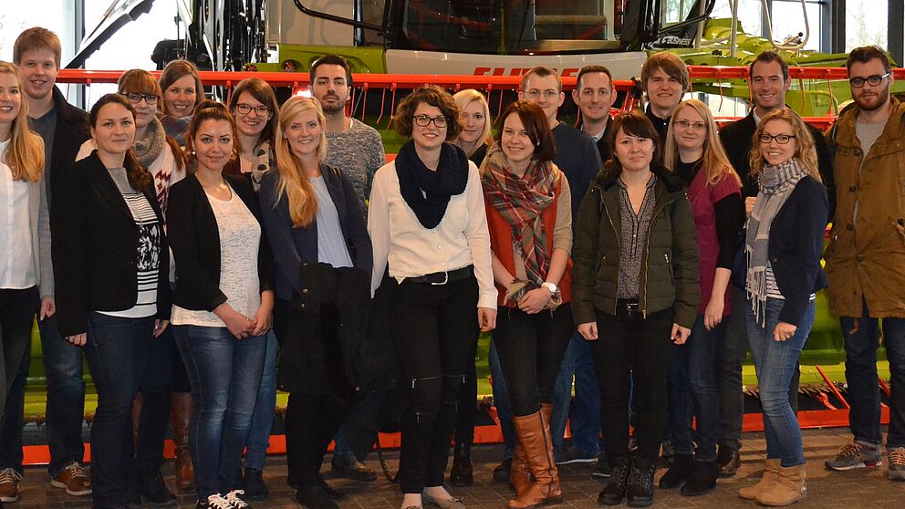 Foto (pro Wirtschaft GT GmbH, Heidi Grefer): Die Studierenden im Technoparc der CLAAS KGaA mbH, Harsewinkel.