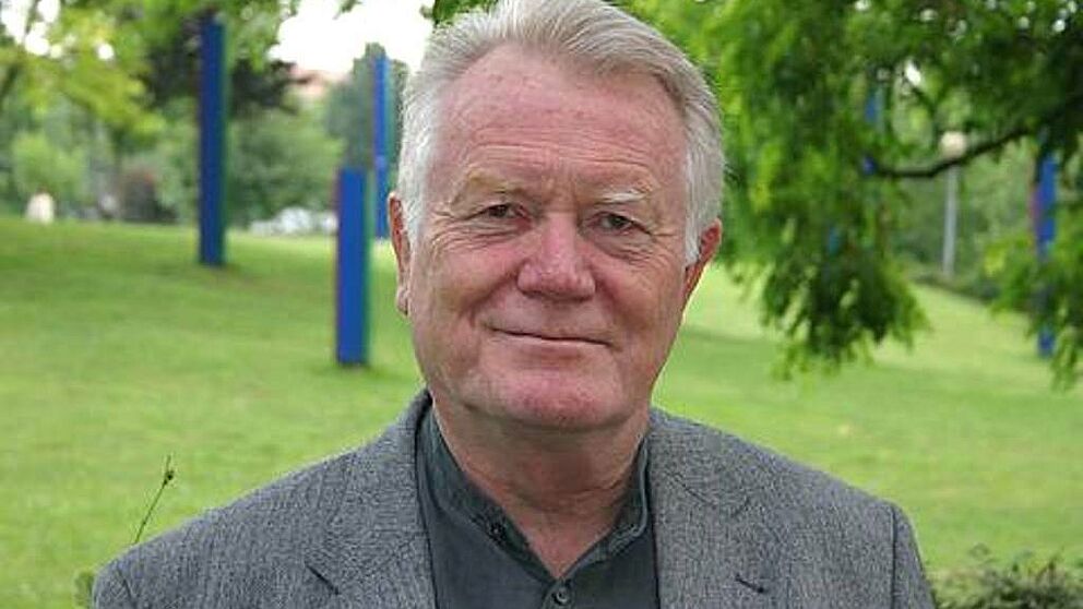 Foto (Universität Paderborn): Prof. em. Dr. Hans-Dieter Rinkens feiert am 24. November seinen 70. Geburtstag.