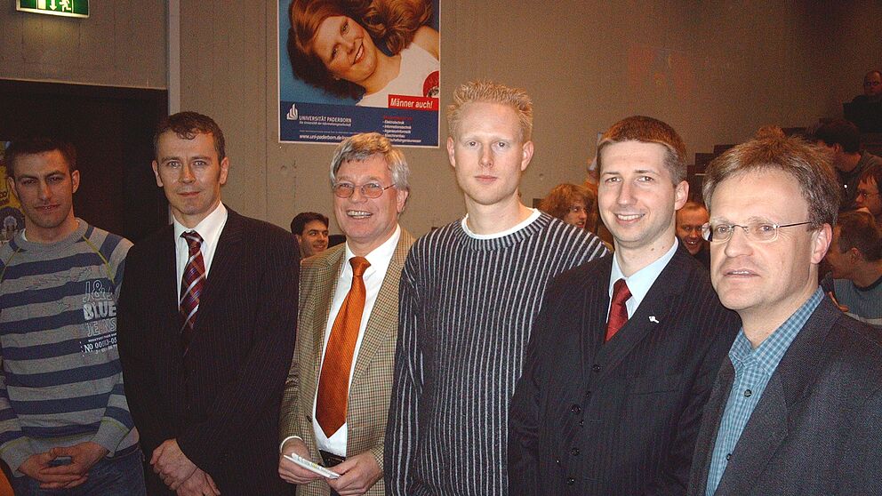 Foto (v. li.): Philipp Jorek (Philipp Jorek Internetservice), Dr. Stephan Kassanke (myconsult GmbH), Prof. Dr.-Ing. Hans Albert Richard (FAM, Universität Paderborn), Steffen Terberl (Technologietransfer, Universität Paderborn), André Unger (Unger, Wels