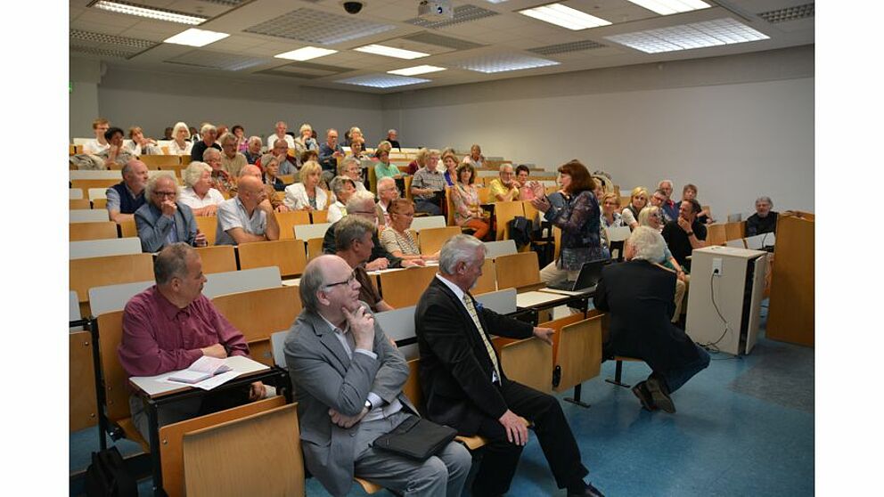 Foto (Studium für Ältere): Vortrag von Prof. Ruth Rustemeyer für Chemnitzer und Paderborner Senioren.