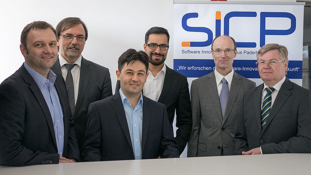 Foto (S&N CQM): Freuen sich über den erfolgreichen Start: Dr. Stefan Sauer (Geschäftsführer s-lab), Prof. Dr. Gregor Engels (Vorstandsvorsitzender s-lab und Sprecher SICP), Dr. Baris Güldali, Dr. Masud Fazal-Baqaie, Uwe Bröker (Geschäftsführer S&N 