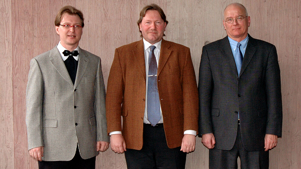 Foto: Gründeten an der Universität Paderborn jetzt das Institut für Industriemathematik (v. li.): Geschäftsführer Dr. Robert Preis, Vorsitzender Prof. Dr. Michael Dellnitz und stellv. Vorsitzender Prof. Dr.-Ing. Wilhelm Dangelmaier