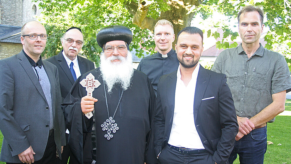 Foto:Führten durch den Abend: Winfried Verburg, Leiter (Bischöfliches Generalvikariat Osnabrück / v. l.), Rabbiner Andreas Nachama (Vorstandsmitglied House of One), Bischof Anba Damian (Generalbischof koptisch-orthodoxe Kirche), Studierendenpfarrer Nil