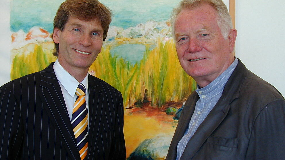 Foto (Ramona Wiesner): Rektor Prof. Dr. Nikolaus Risch (links) und Prof. Dr. Hans-Dieter Rinkens, Vorsitzender des PLAZ – Paderborner Lehrerausbildungszentrum.