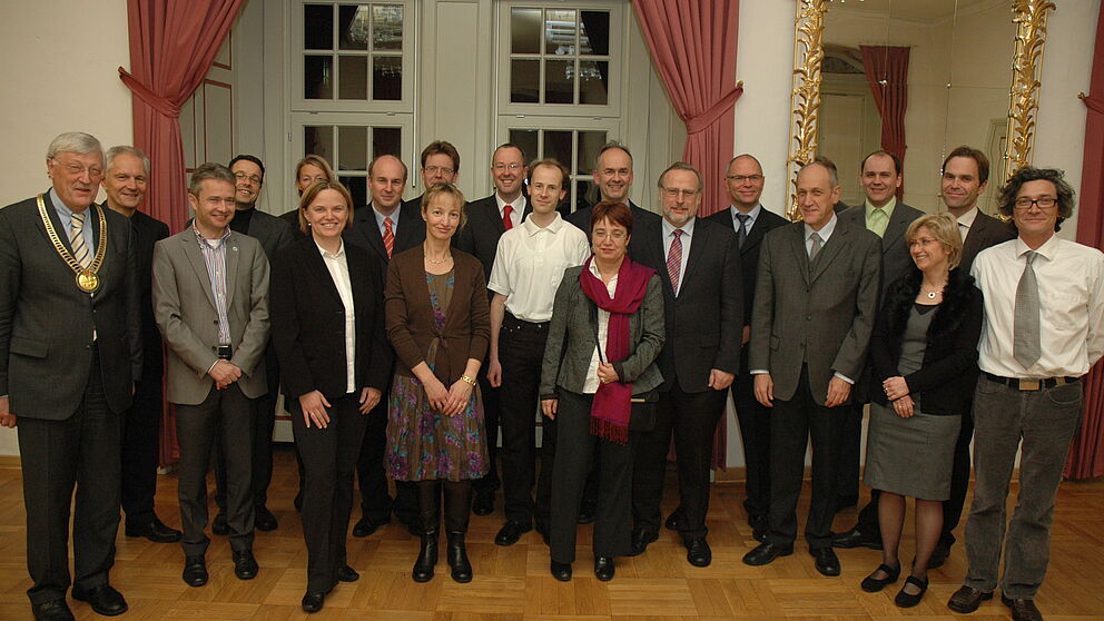 Foto: Im Audienzsaal des Neuhäuser Schlosses empfing Bürgermeister Heinz Paus neuberufene Professoren der Universität Paderborn.