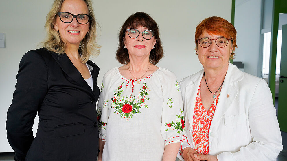 n the middle, Prof. Dr. Kateryna Karpenko, on the right, University President Prof. Dr. Birgitt Riegraf and on the left Prof. Dr. Ruth Hagengruber, Director of the "Center for the History of Women Philosophers and Scientists" at the Paderborn University.