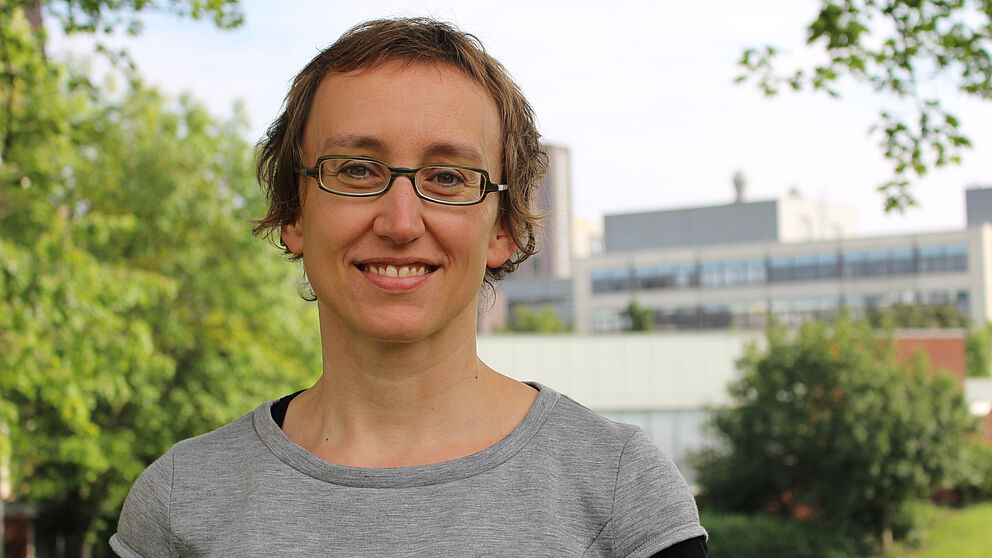 Foto (Universität Paderborn): Prof. Dr. Katharina Rohlfing wurde für ihre Forschung an grundlegenden menschlichen Kommunikationskonzepten ausgezeichnet.