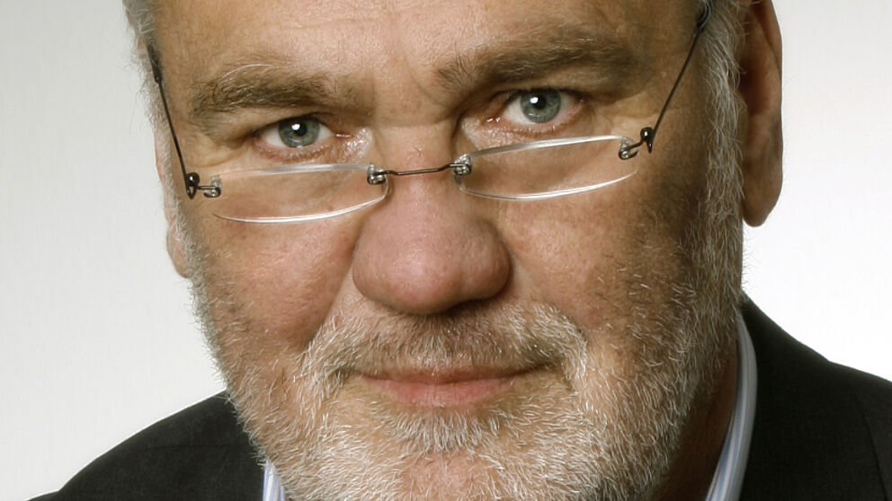 Foto (Universität Paderborn, UniConsult): Nach 37 Jahren geht Prof. Bernd Seel in den Ruhestand.
