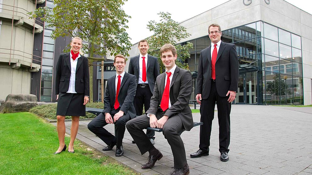Foto: Das Organisationsteam der LOOK IN! 2011 (von links): Lara Liebich, Geschäftsführer Simon Gurcke, Johannes Keuter, Marian Schiemann, Geschäftsführer Jens Weber. Nicht im Bild: Thomas Majowski.