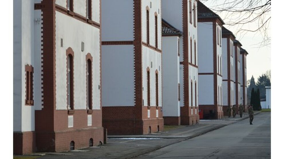 Foto (Stadt Paderborn): Das sechste Netzwerktreffen führt die Mitglieder der Universitätsgesellschaft Paderborn auf das Gelände der Alanbrooke-Kaserne.
