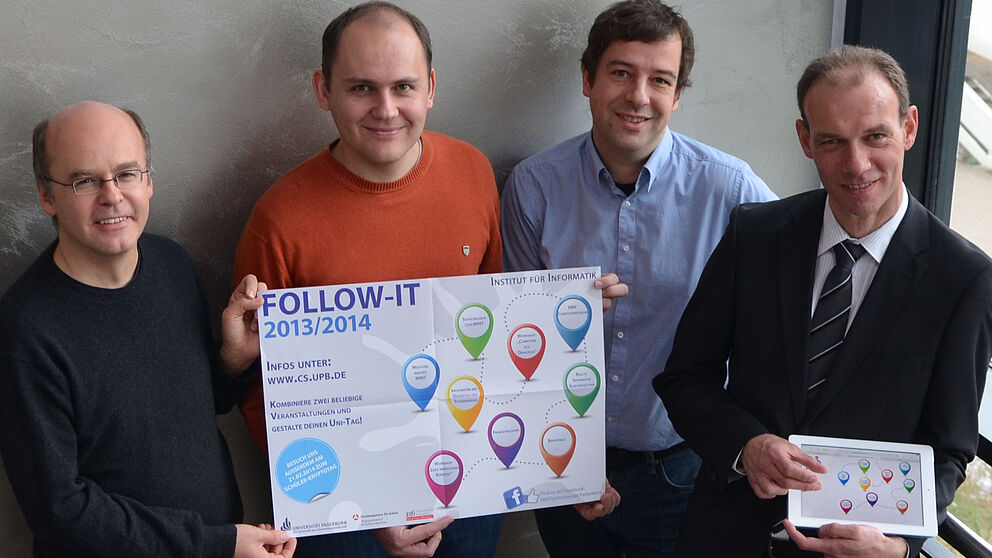 Foto (Universität Paderborn, Jana Neuhaus): Die Organisatoren der diesjährigen Schüler-Veranstaltungen aus dem Institut für Informatik: (v. li.) Dr. Harald Selke, Jun.-Prof. Dr. Christoph Sorge, Jun.-Prof. Dr. Christian Plessl und Prof. Dr. Johannes B