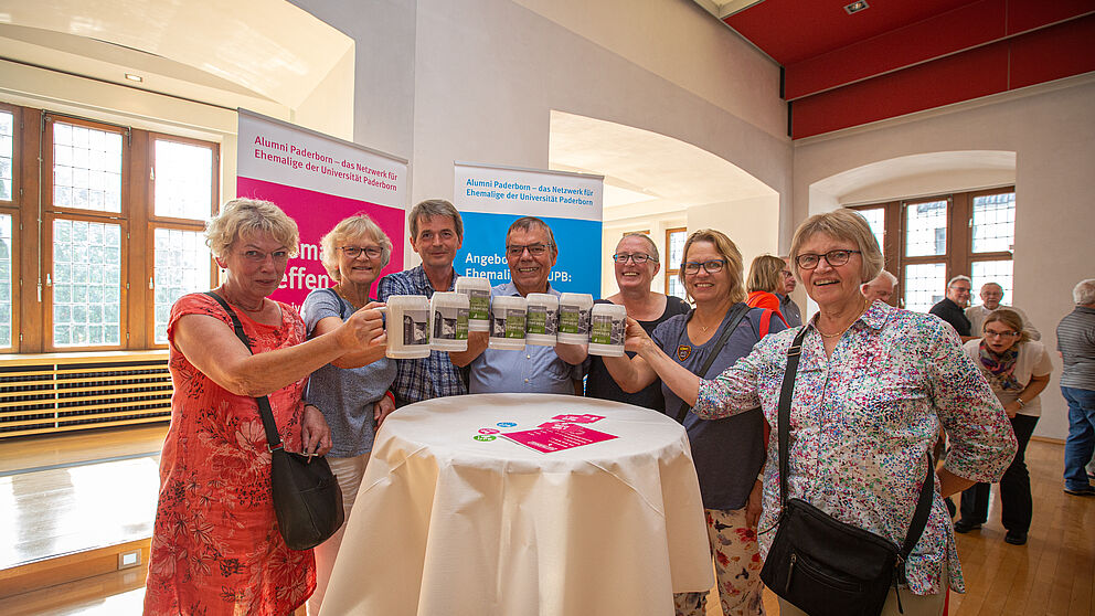 Foto (Universität Paderborn, David Gense): Wiedersehen auf Libori: Am 2. August 2019 um 17 Uhr hat das neunte Ehemaligen-Treffen der UPB im Rathaus stattgefunden.
