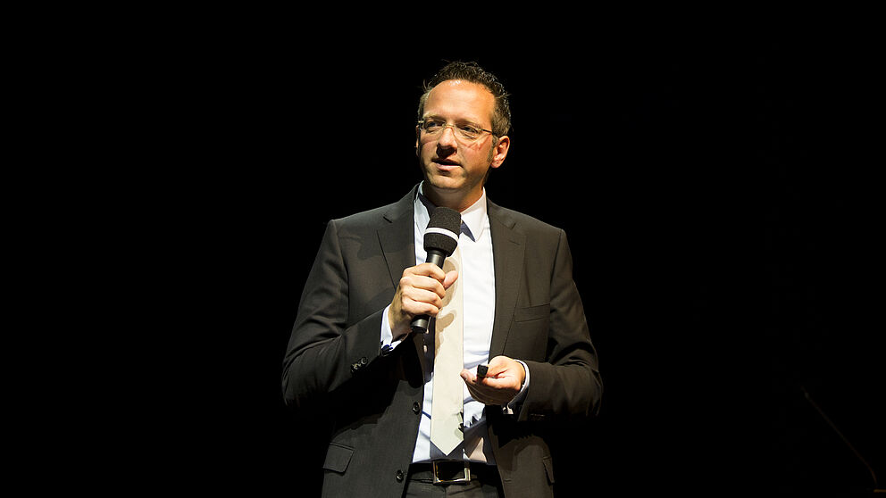 Foto (brain@sports foundation; Lina Loos): Prof Dr. Dr. Claus Reinsberger (Neurologe und Leiter des Sportmedizinischen Institutes der Universität Paderborn): gefragter Referent im Bereich neurologisch-neurowissenschaftlicher Themen der Sportmedizin.