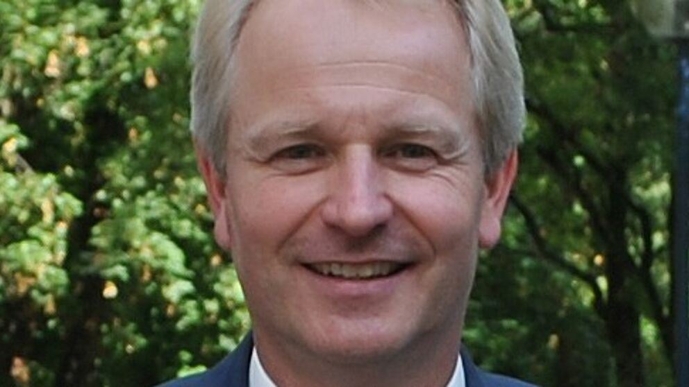 Foto (Universität Paderborn, Matthias Hüttner): Honorarprofessor Dr.-Ing. Christian Obermann hält am 6. April seine Antrittsvorlesung „Leichtbau mit Faserverbund-Kunststoffen“.
