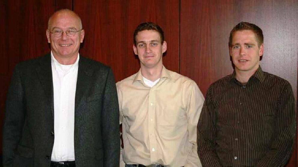 Foto (v. li.): Prof. Dr. Wilhelm Dangelmaier freut sich mit seinen Projektmitarbeitern von „Leitstand 2012“ Dr. Christoph Laroque und Andre Döring über die erfolgreiche Einwerbung von 1,2 Millionen Euro an Forschungsgeldern.
