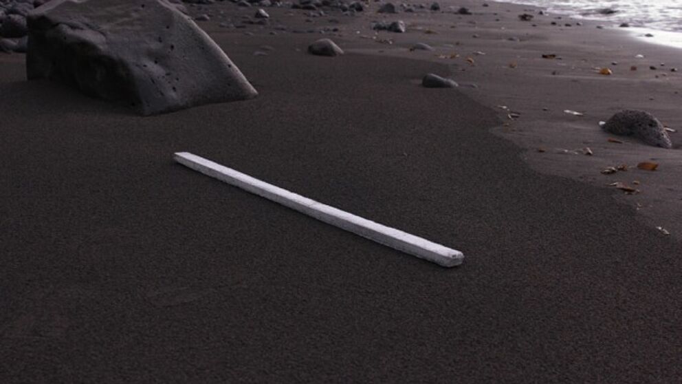 Abbildung: Alfons Knogl, Untitled Line, Zement, Reykjavik Strand, Island, 2014.