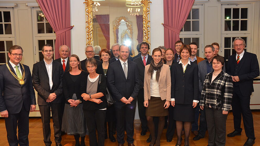 Foto (Stadt Paderborn): Im Neuhäuser Schloss empfing Bürgermeister Michael Dreier die neuberufenen Professorinnen und Professoren der Universität Paderborn.