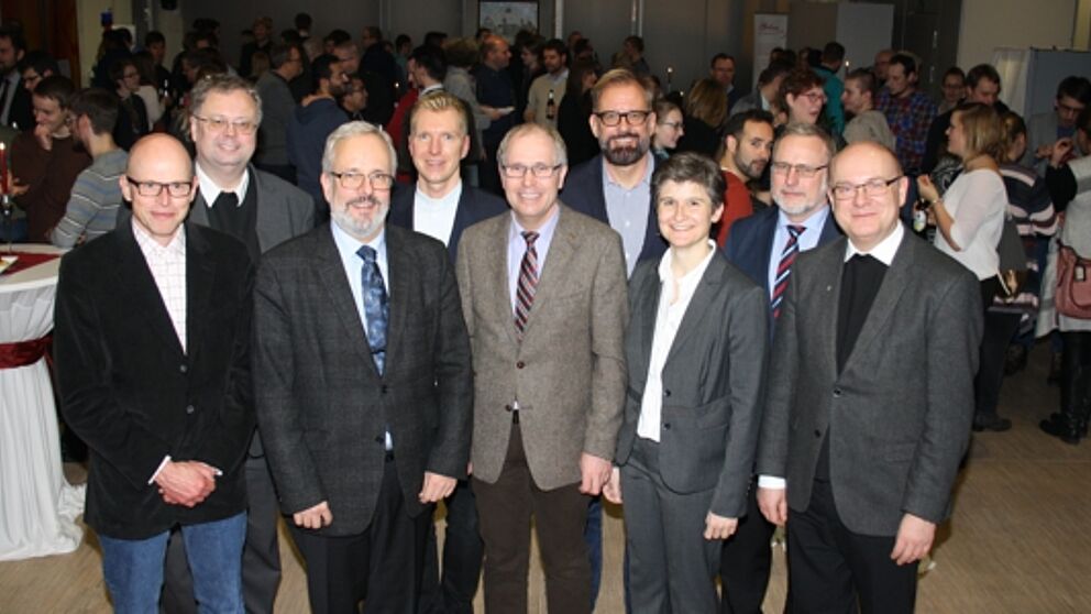 Foto (Birger Berbüsse): Stimmten sich auf 2017 ein: (v. l.) Gerhard Kilz (KatHo), Rektor Rüdiger Althaus (Theologische Fakultät), Dekan Kai Sander (KatHo), Studierendenpfarrer Nils Petrat, Landrat Manfred Müller, stellv. Bürgermeister Karsten Grabens