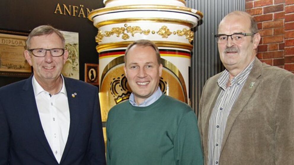 Foto: Manfred Nieder, Verkaufsdirektor der Warsteiner Brauerei, Dr. Peter Becker, Universität Paderborn, und Thomas Jägermann, erster Vorsitzender Stadtverband der Schützenvereine von Hamm.