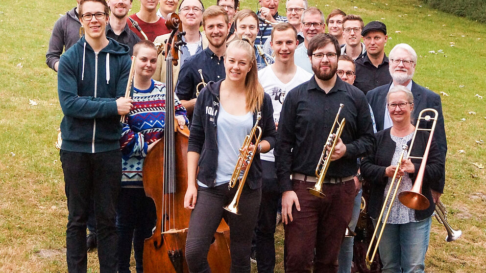 Foto (Universität Paderborn): Das Ensemble der Unity Big Band tritt am 13. Juli auf dem Campus der Universität Paderborn auf.