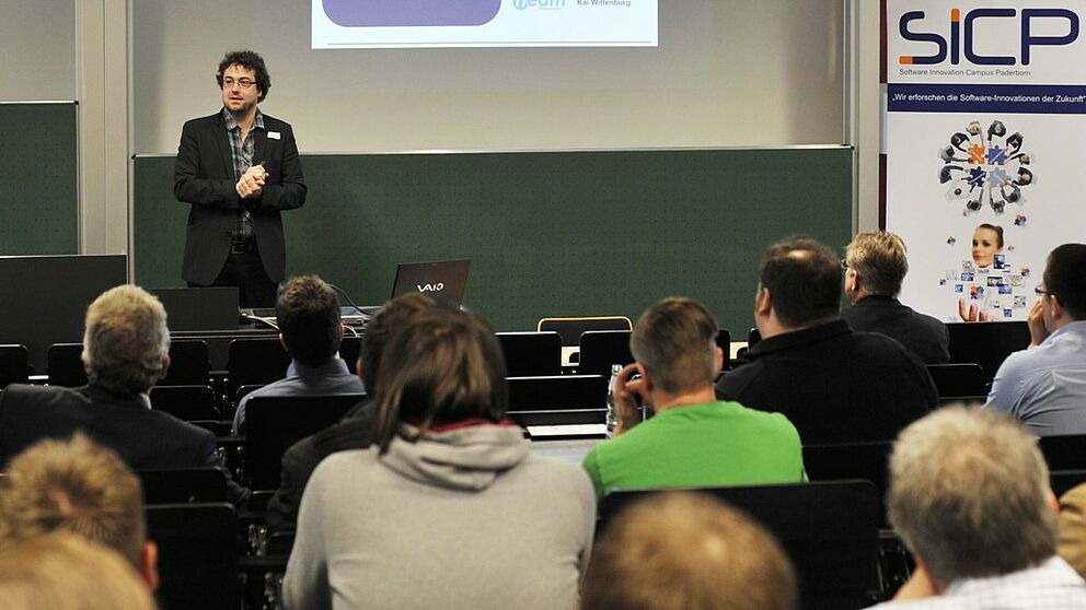Foto (Universität Paderborn): Dr. Simon Oberthür vom s-lab der Universität Paderborn.
