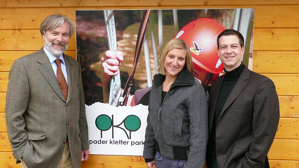 Foto (Albrecht Steinecke): Studentin Birgit Jeworrek (26), Universität Paderborn, erhielt für ihre Magisterarbeit den Wissenschaftspreis 2008 der Deutschen Gesellschaft für Tourismuswissenschaft. Mit ihr freuen sich Jörg Reker, Geschäftsführer „Pa